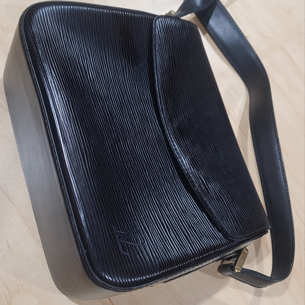 Lv Epic leather